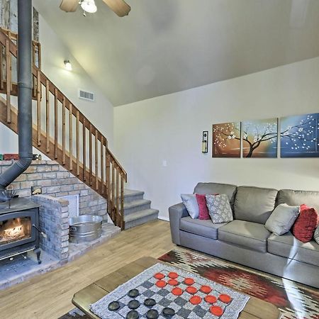 Family-Friendly Forested Home With Snow Play Area! แฟลกสตาฟ ภายนอก รูปภาพ